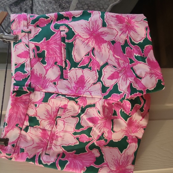 Lilly Pulitzer Shorts Size 2 - Picture 4 of 4